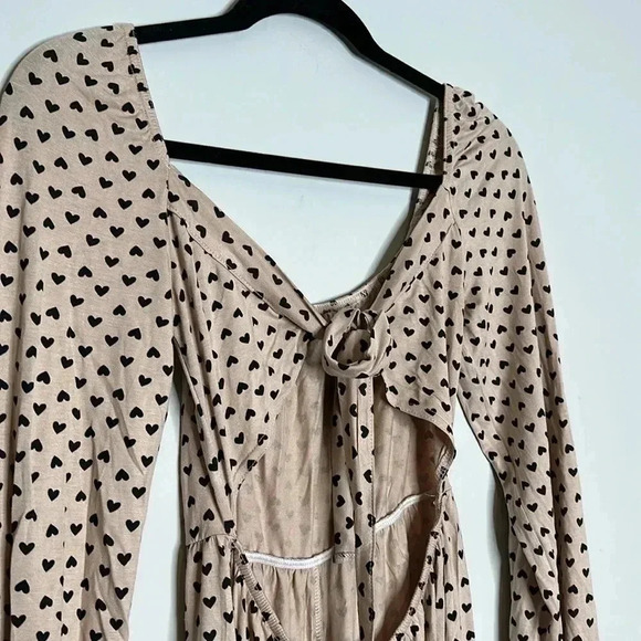 Stone Heart Print Tie Back Long Sleeve Romper - Picture 11 of 12